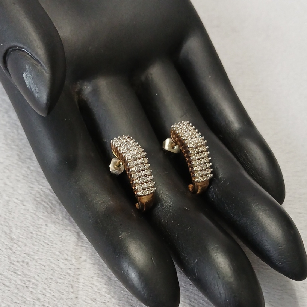Elegant Gold and Diamond Women's Earrings